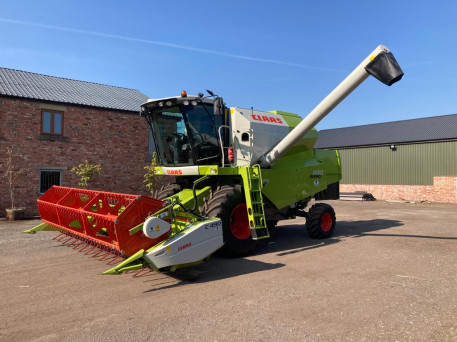 2019 Claas Avero 240 Aps