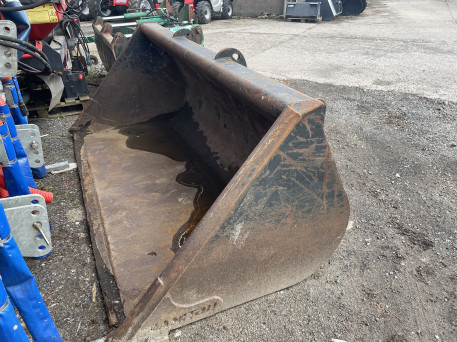 2016 Manitou Agricultural Bucket